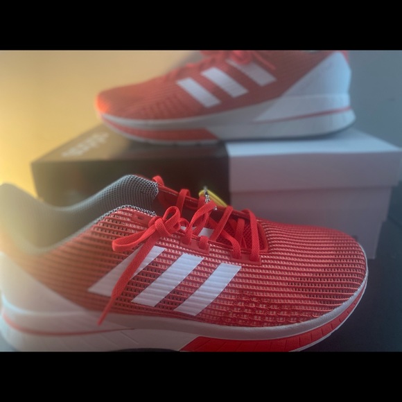 BRAND NEW Adidas Questar TND - Picture 1 of 4